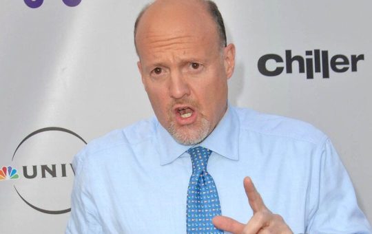 Cramer Doubles Down on Bitcoin, Pushes Back Against Criticism He Called the Top