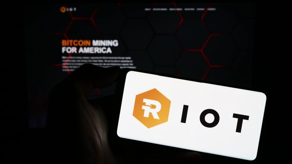 Coinbase Provides $100 Million Credit Facility to Bitcoin Mining Company Riot Platforms