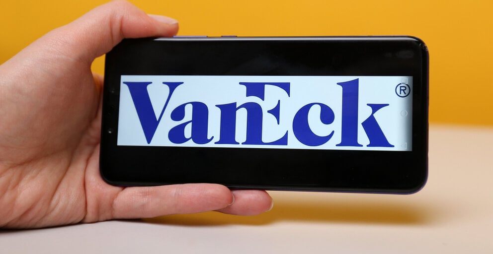VanEck Onchain Economy ETF Receives SEC Nod, Eyes May 14 Debut
