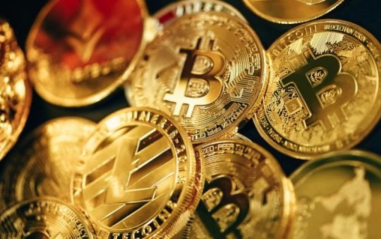 Crypto markets tumble amid US regional bank stress, prolonged government shutdown