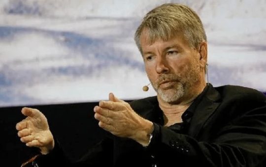 Bearish Saylor Sentiment Signals Potential Bitcoin Bottom: Report