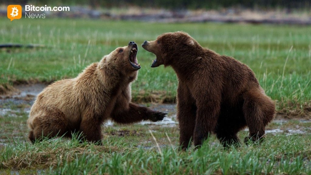 Bitcoin Loses $90K, Bears Pile Over $200 Million in Liquidations