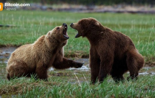 Bitcoin Loses $90K, Bears Pile Over $200 Million in Liquidations