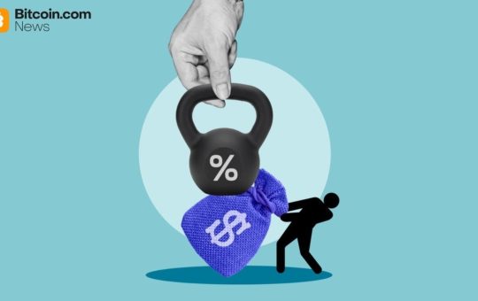 Bitcoin ETFs End 2025 Under Pressure as Outflows Deepen